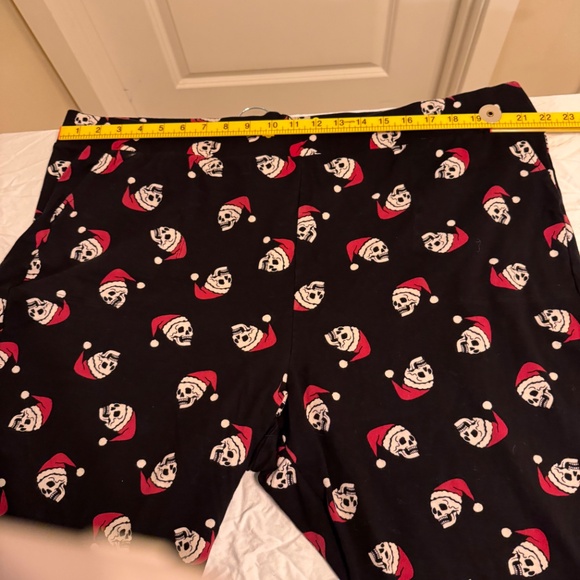 Torrid Skull Santa Joggers/Leggings — Black 🎃➡️🎄 - Picture 2 of 4